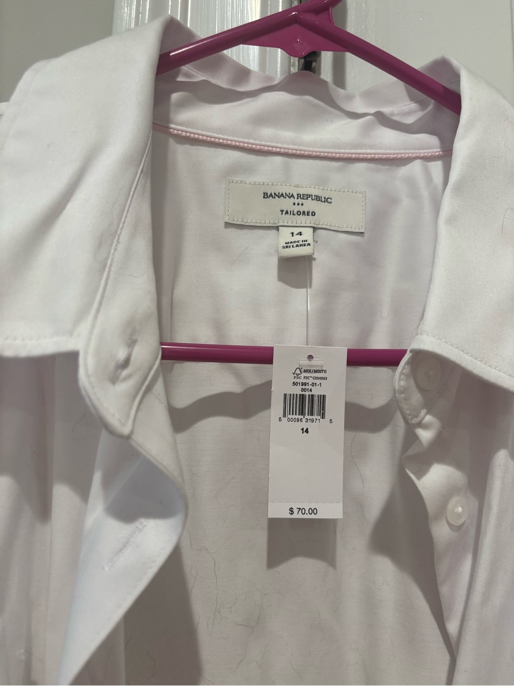 NWT. Banana Republic White Women’s button down Dress Shirt